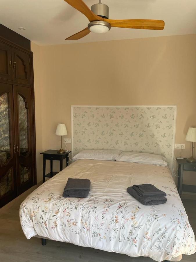 Apartamentos Gyc Vistas A Santo Domingo Леон Экстерьер фото