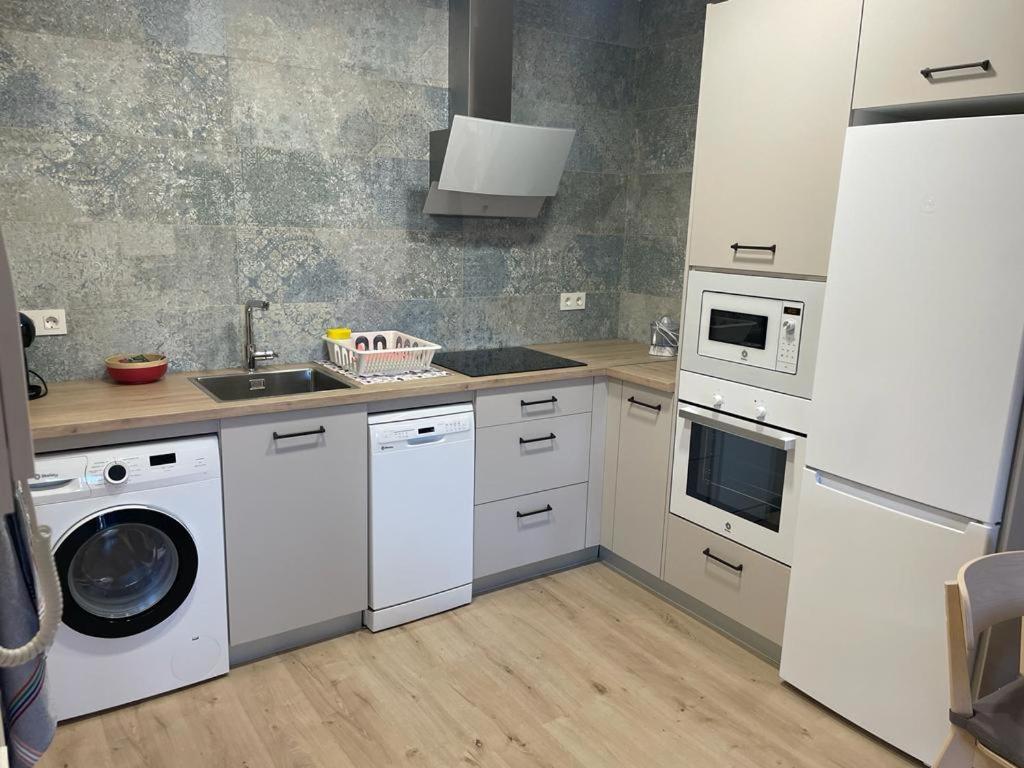 Apartamentos Gyc Vistas A Santo Domingo Леон Экстерьер фото